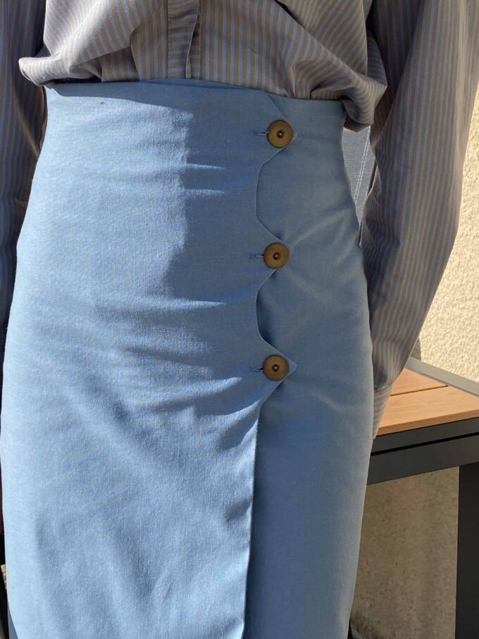 jupe bleue portefeuille mi longue boutonnée printemps été femme Lola