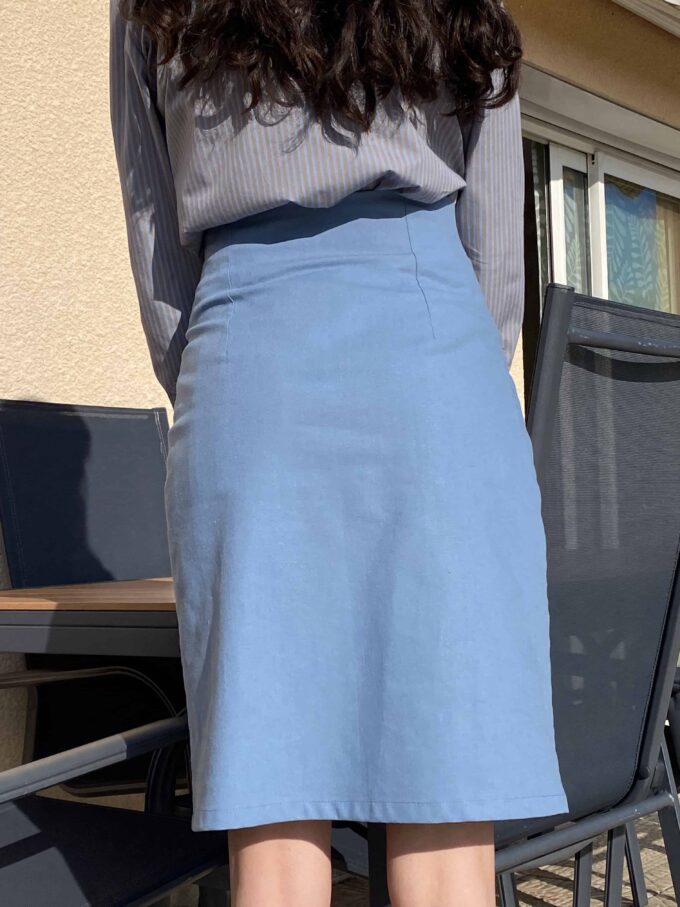 jupe droite bleue portefeuille mi longue bouton beige Bordeaux Créatrice Lola