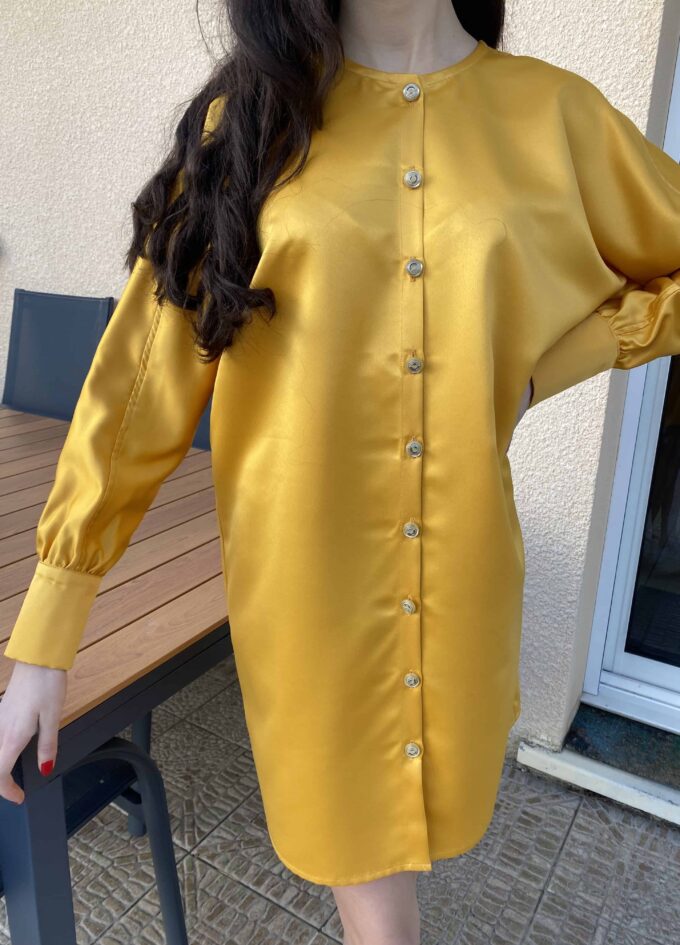 robe-kamélya-wasni-france-03 robe jaune satinée manches longues mi longue boutonnée boutons vintage Kamélia