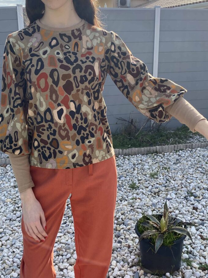 sweat beige imprimé animal manches longues bouffantes resserrée Manon
