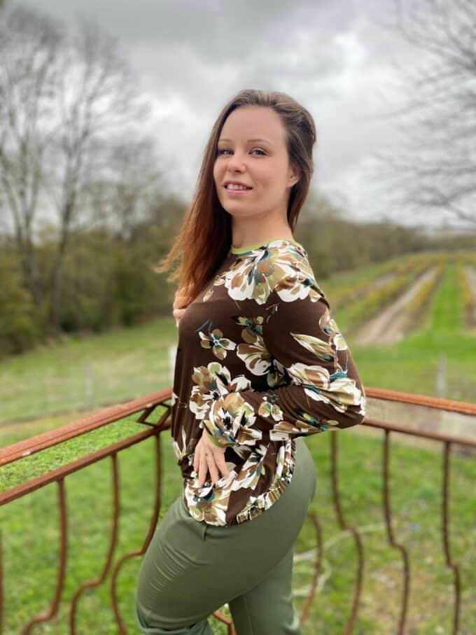 tee-shirt -Kelly-wasni-france-02 tee-shirt fleurie grosse fleurs automne marron artisanat Kelly