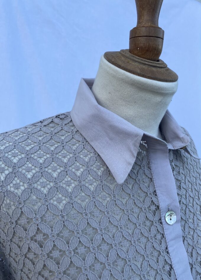 Chemise beige dentelle boutonné manches longues col chemisier artisanal Christine