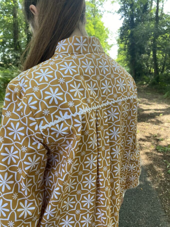 chemise manches longues jaune moutarde imprimé mosaïque poches empiècement dos Loriane
