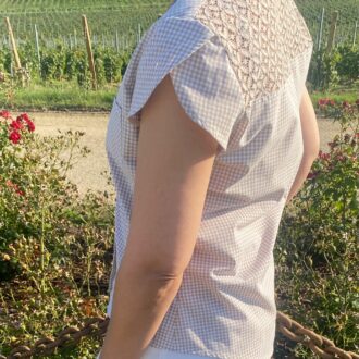 chemisier vichy beige poches fabrication française petite série boutonné manches courtes fantaisie bi matière coton dentelle col V estival haut Bordeaux tendance Delphine