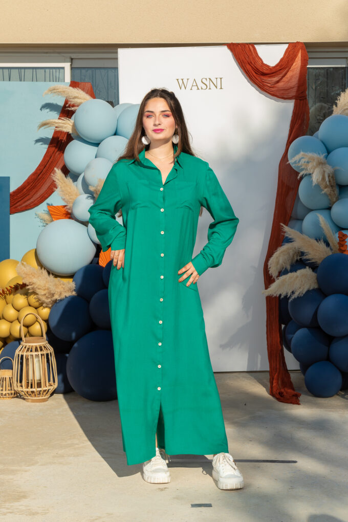 robe chemise longue boutonnée verte manches longues boutons nacre été demi saison Assia