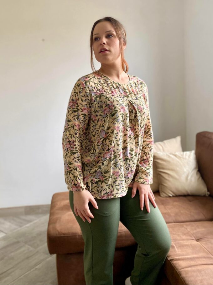 tunique fleurie manches longues col rond decoupe fantaisie pli creux devant large femme artisanal Gironde Maëva