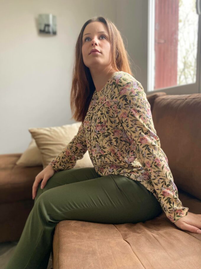 haut fleurie manches longues col rond empiècement devant passepoil liseret Maëva