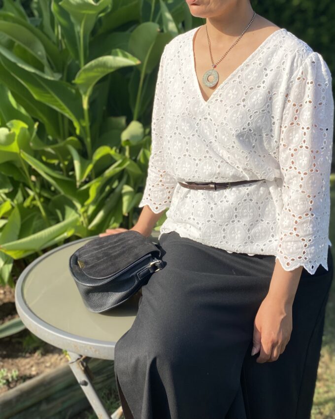 top blanc dentelle encolure ronde droit transparence raffiné fabrication française