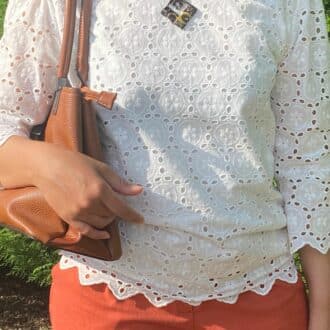 haut blanc broderie fleur doublé feston estival local