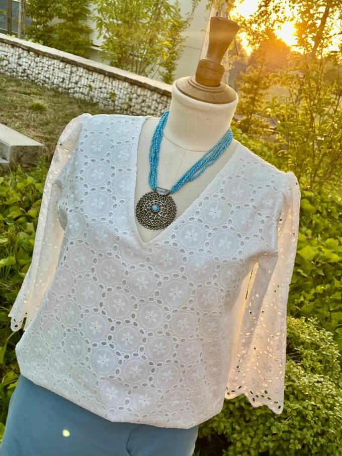 haut habillé brodé femme printemps fleuri col V créatrice mode